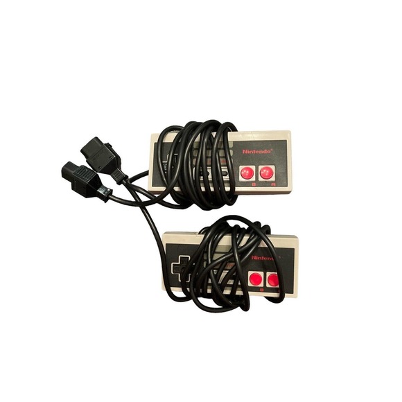 Nintendo Entertainment System Model NES-001 W/ 2 Controllers & Gun - Picture 6 of 13